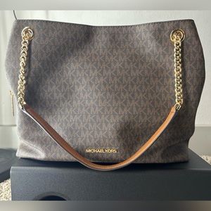Michael Kors Jet Set Large Logo Chain Tote Bag